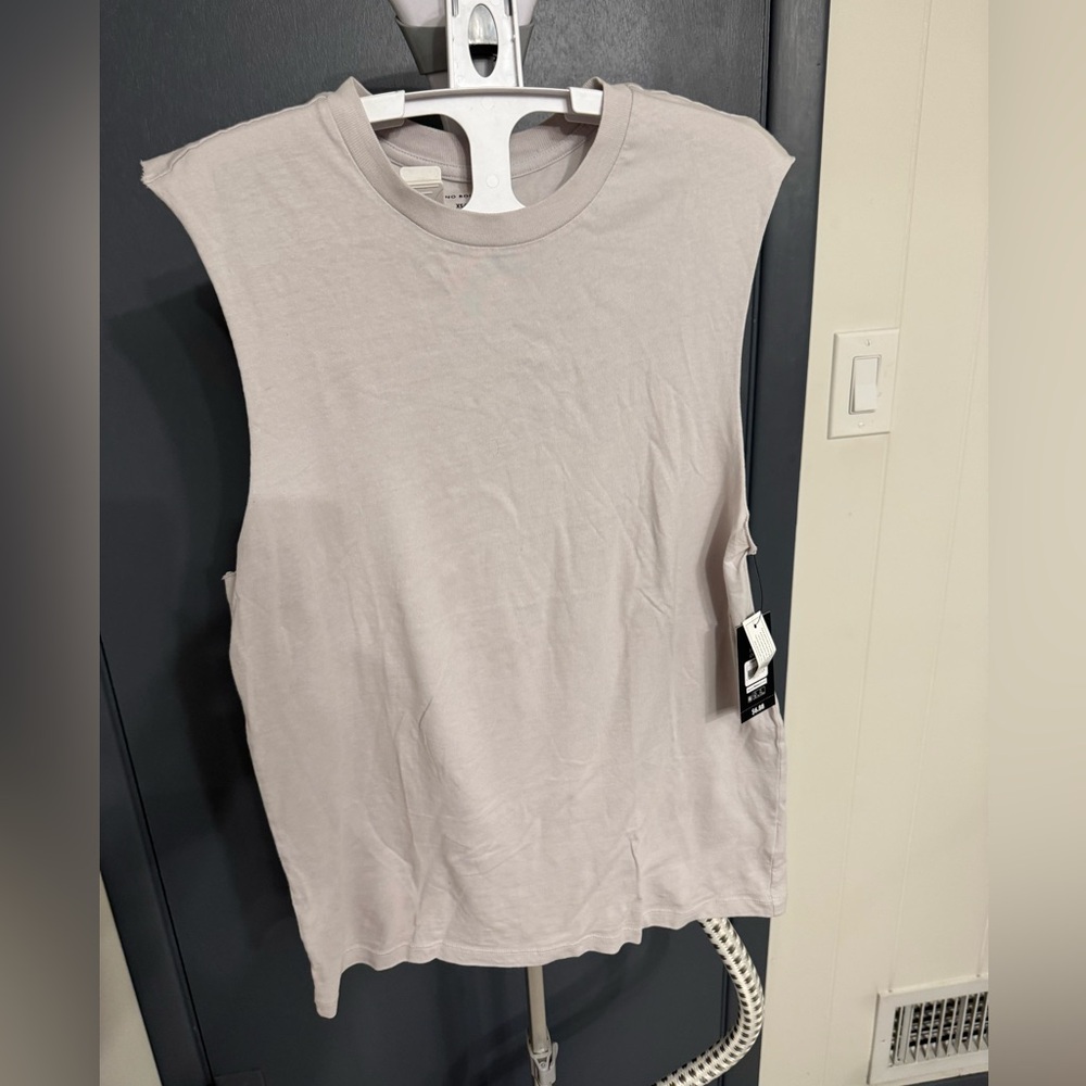 Sleeveless Gray Men’s No Boundaries Top NWT XS